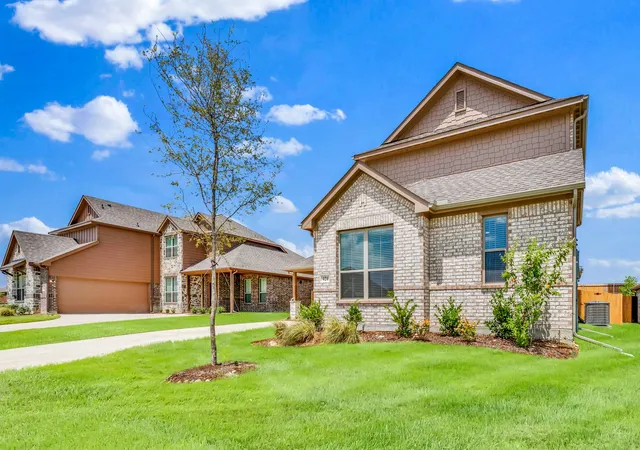 Photo 3 of Single family home for sale at 424 Maltese, Red Oak, TX 75154 | MLS# 21203092 | Listing updated on 2026-09-03