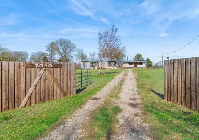 Photo 2 of Single family home for sale at 7040 County Road 131b, Terrell, TX 75161 | MLS# 21203139 | Listing updated on 2026-09-15