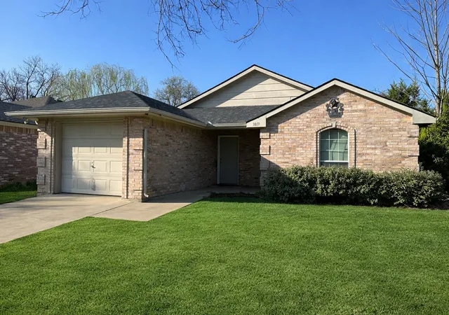 Single family home for sale at 3819 Kiest Valley Ct, Dallas, TX 75233 | MLS# 21202702
