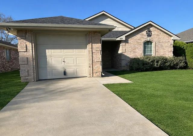 Photo 2 of Single family home for sale at 3819 Kiest Valley Ct, Dallas, TX 75233 | MLS# 21202702 | Listing updated on 2026-09-19