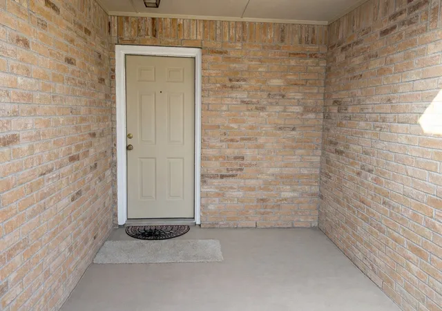 Photo 3 of Single family home for sale at 3819 Kiest Valley Ct, Dallas, TX 75233 | MLS# 21202702 | Listing updated on 2026-09-19