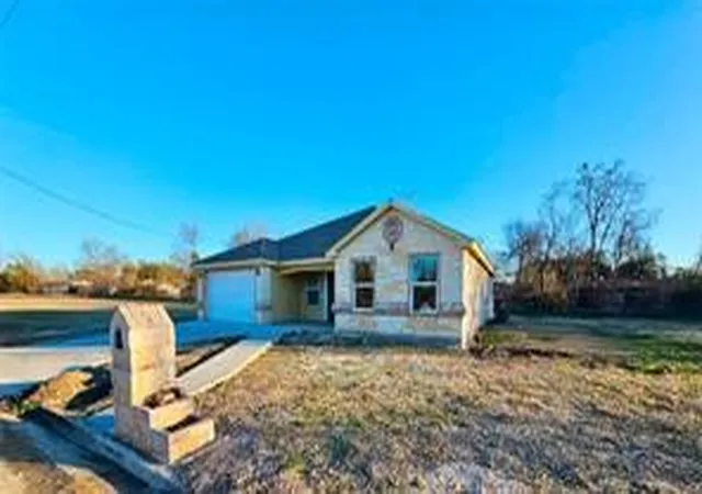 Homes for sale in Marlin, TX | 106 Country Club Dr, Marlin, TX 76661 | MLS# 21203350
