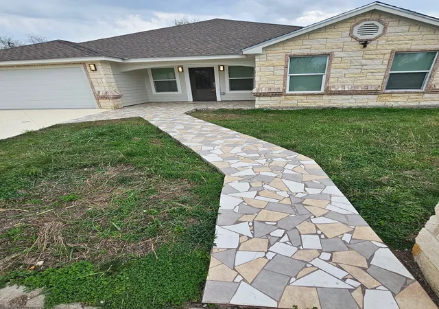Homes for sale in Marlin, TX | 106 Country Club Dr, Marlin, TX 76661 | MLS# 21203350