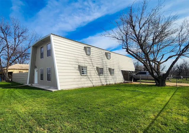 Photo 1 of Single family home for sale at 401 E Pierce St, Winters, TX 79567 | MLS# 21202142 | Listing updated on 2026-09-29
