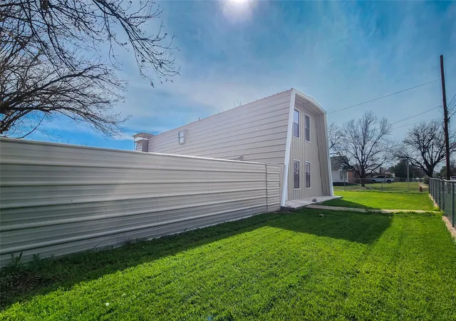 Photo 2 of Single family home for sale at 401 E Pierce St, Winters, TX 79567 | MLS# 21202142 | Listing updated on 2026-09-29