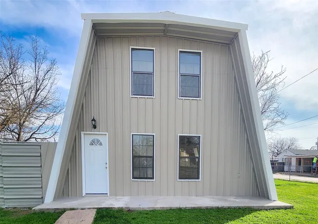 Photo 3 of Single family home for sale at 401 E Pierce St, Winters, TX 79567 | MLS# 21202142 | Listing updated on 2026-09-29