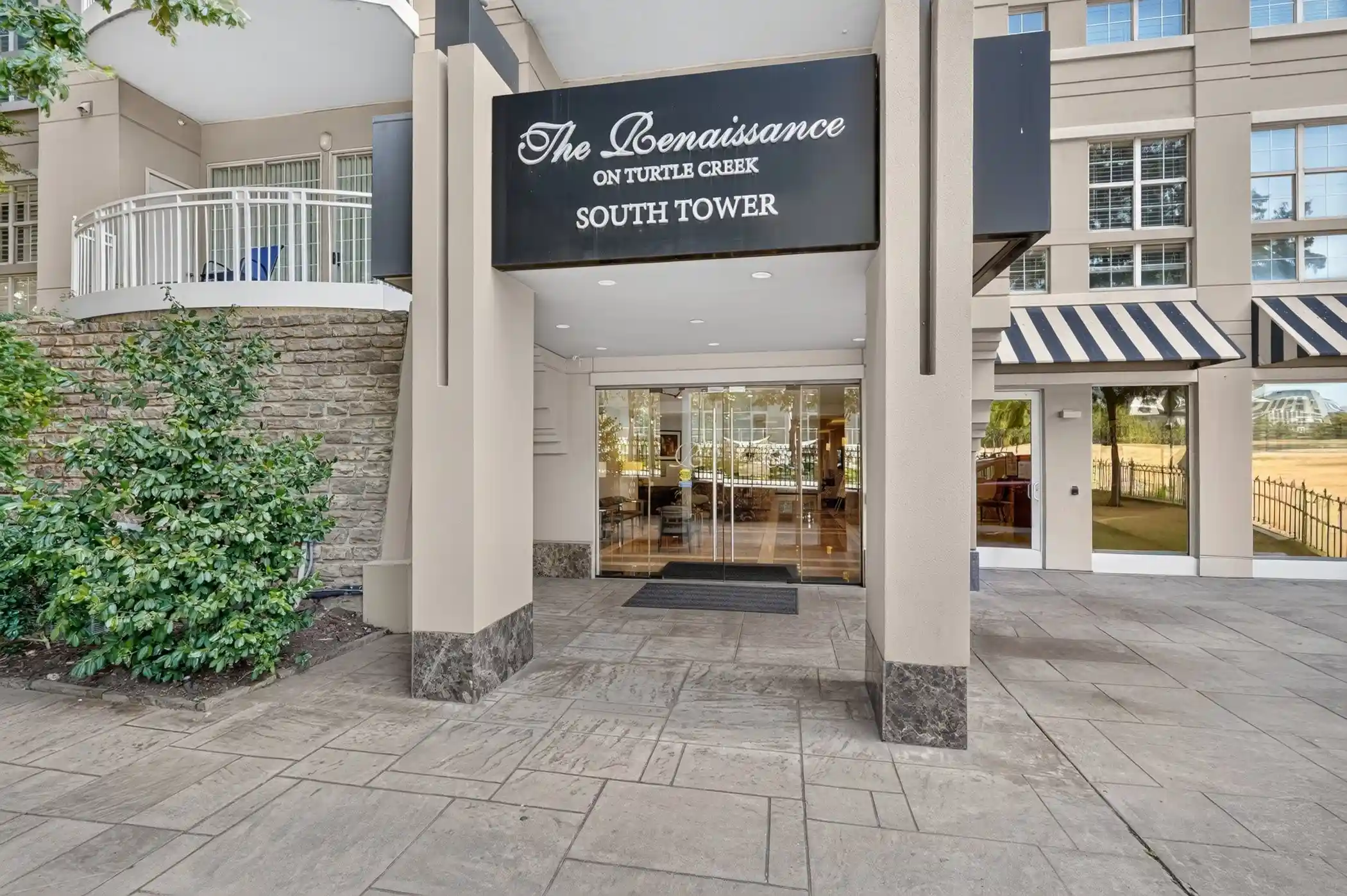 Listing Photo 1 - Condo for sale in 3225 Turtle Creek Blvd located at 3225 Turtle Creek Blvd, Dallas, TX 75219 - Unit #1528
