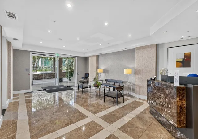 Listing Photo 3 - Condo for sale in building located at 3225 Turtle Creek Blvd, Dallas, TX 75219 - Unit #1528