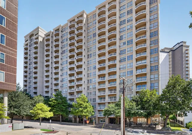 Listing Photo 2 - Condo for sale in building located at 3225 Turtle Creek Blvd, Dallas, TX 75219 - Unit #1528