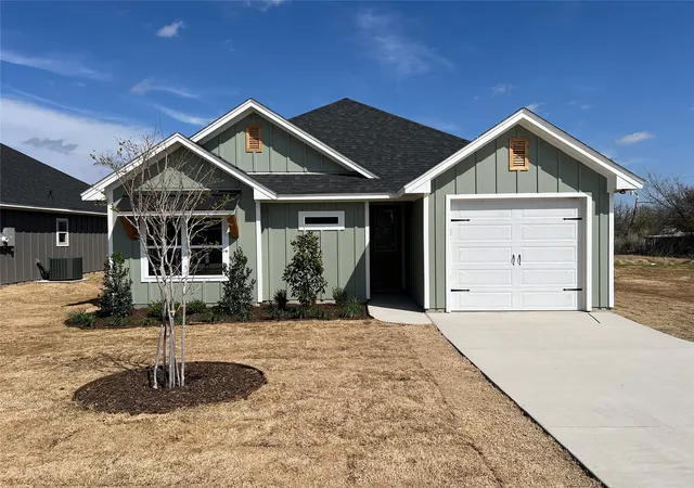 Homes for sale in Tolar, TX | 9209 Parkview Cir, Tolar, TX 76476 | MLS# 21203448
