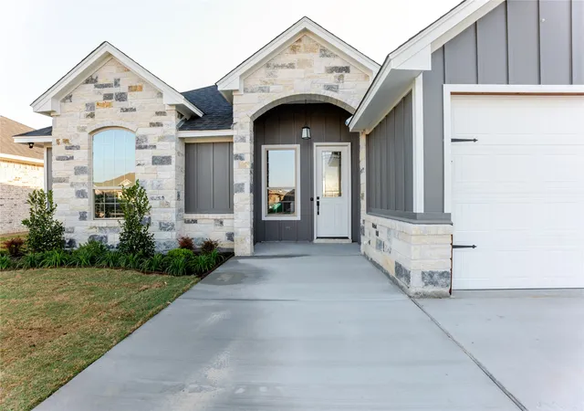Homes for sale in Tolar, TX | 9211 Parkview Cir, Tolar, TX 76476 | MLS# 21203450