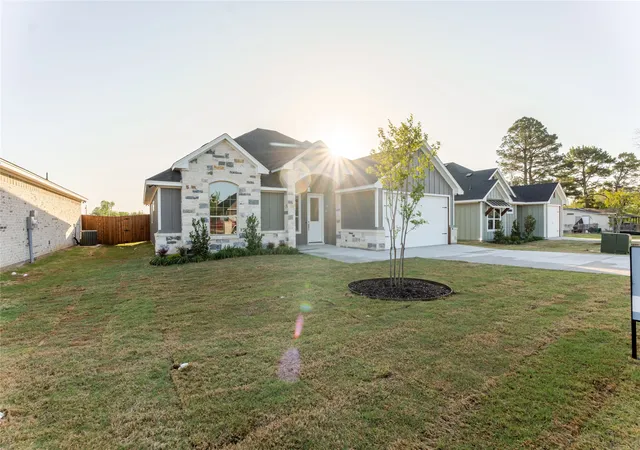 Homes for sale in Tolar, TX | 9211 Parkview Cir, Tolar, TX 76476 | MLS# 21203450