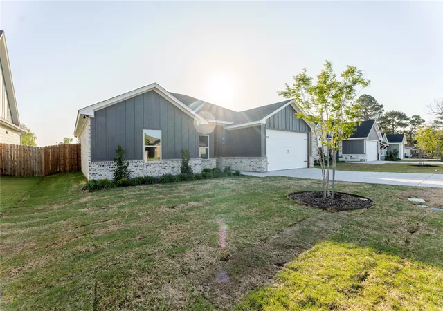 Homes for sale in Tolar, TX | 9213 Parkview Cir, Tolar, TX 76476 | MLS# 21203451
