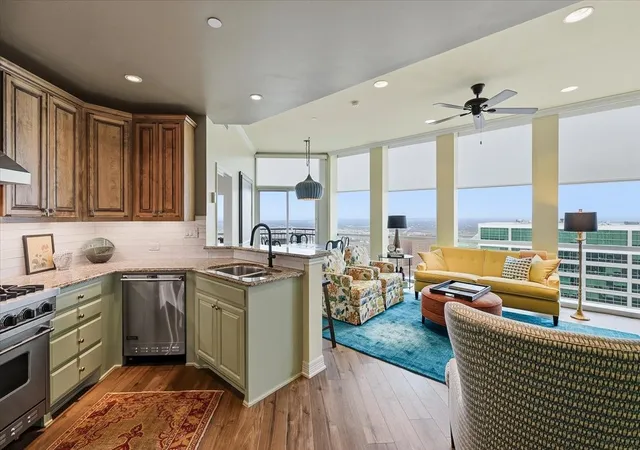 5th image of 500 Throckmorton St #2305, Fort Worth, TX 76102 | MLS# 21199038