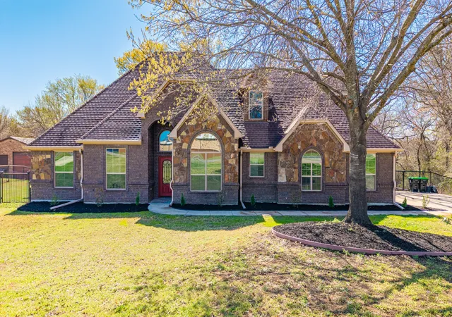 Homes for sale in Azle, TX | 108 Winding Wy, Azle, TX 76020 | MLS# 21202326