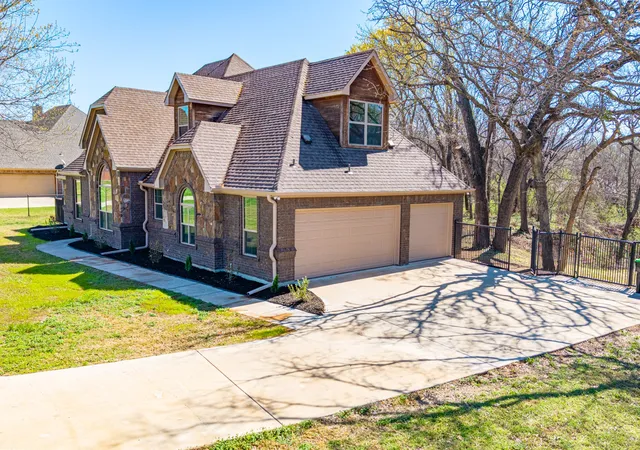 Homes for sale in Azle, TX | 108 Winding Wy, Azle, TX 76020 | MLS# 21202326
