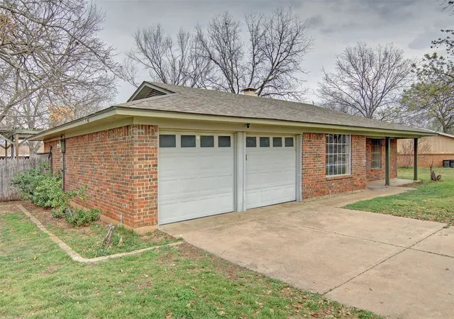 Homes for sale in Mineral Wells, TX | 1703 Lamar St, Mineral Wells, TX 76067 | MLS# 21199466