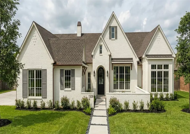Photo 3 of Single family home for sale at 1509 Four Seasons Dr, Colleyville, TX 76034 | MLS# 21203311 | Listing updated on 2026-08-18