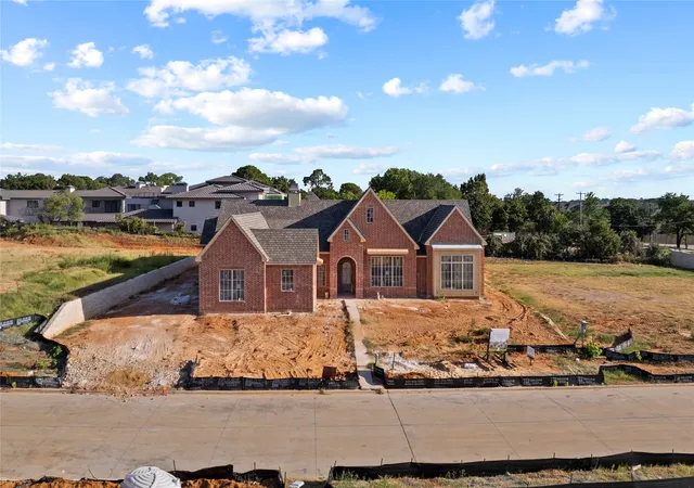 Photo 4 of Single family home for sale at 1509 Four Seasons Dr, Colleyville, TX 76034 | MLS# 21203311 | Listing updated on 2026-08-18
