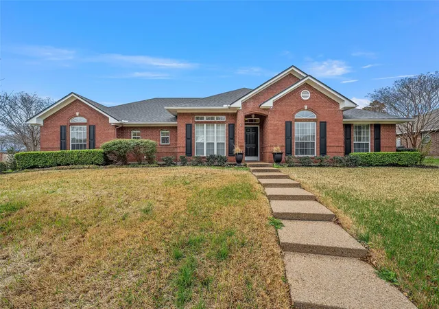 Photo 2 of Sale Pending at 1400 Radisson Dr, Hewitt, TX 76643 | MLS# 21203489 | Listing updated on 2026-10-02