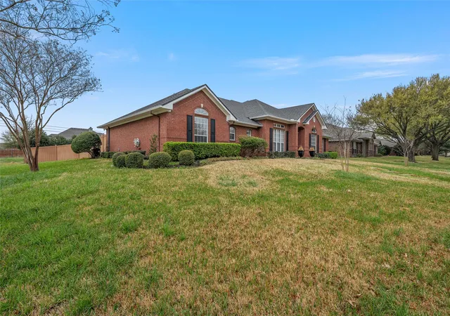 Photo 3 of Sale Pending at 1400 Radisson Dr, Hewitt, TX 76643 | MLS# 21203489 | Listing updated on 2026-10-02