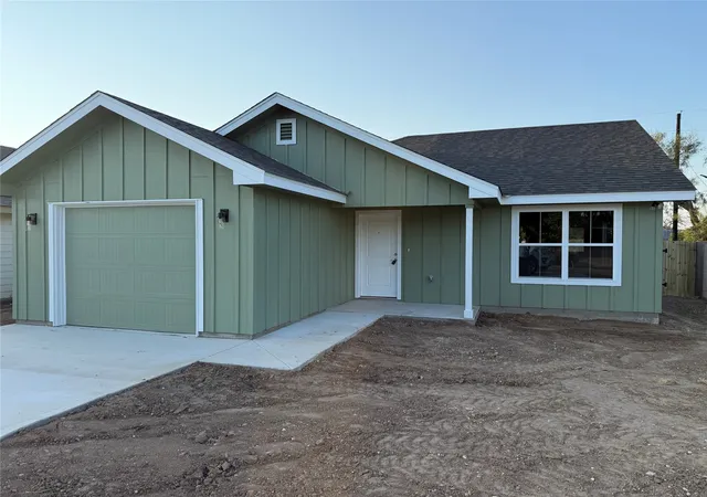 Photo 1 of Single family home for sale at 1710 E Avenue J, Lampasas, TX 76550 | MLS# 21203587 | Listing updated on 2026-07-18