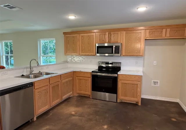 Photo 3 of Single family home for sale at 1710 E Avenue J, Lampasas, TX 76550 | MLS# 21203587 | Listing updated on 2026-07-18