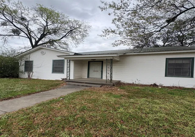 Homes for sale in Sulphur Springs, TX | 424 Church St, Sulphur Springs, TX 75482 | MLS# 21181602