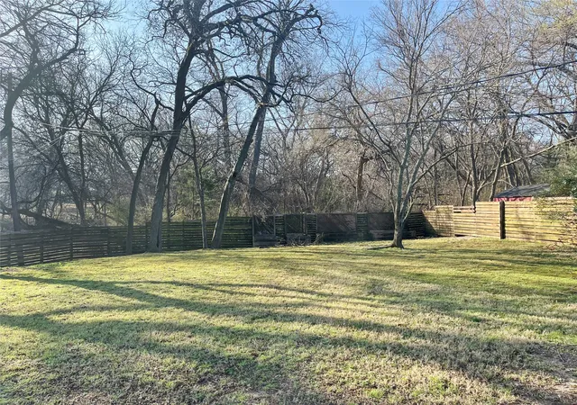 Photo 3 of Sale Pending at 2424 W Houston St, Sherman, TX 75092 | MLS# 21203194 | Listing updated on 2026-07-25