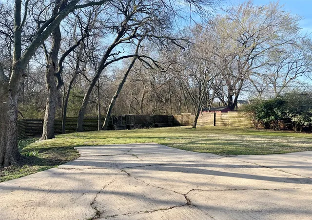 Photo 3 of Sale Pending at 2424 W Houston St, Sherman, TX 75092 | MLS# 21203194 | Listing updated on 2026-07-25