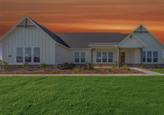 Photo 3 of Sale Pending at 12213 Crystal Dr, Krum, TX 76249 | MLS# 21203741 | Listing updated on 2026-09-16