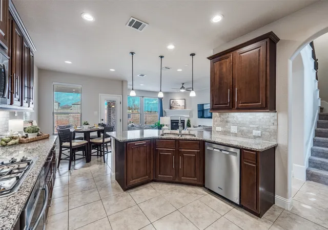 Photo 4 of Single family home for sale at 1113 Summer Ln, Mc Kinney, TX 75071 | MLS# 21203664 | Listing updated on 2026-07-11