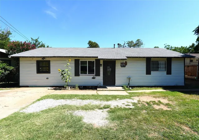 Homes for sale in Fort Worth, TX | 3931 Forbes St, Fort Worth, TX 76105 | MLS# 21204068