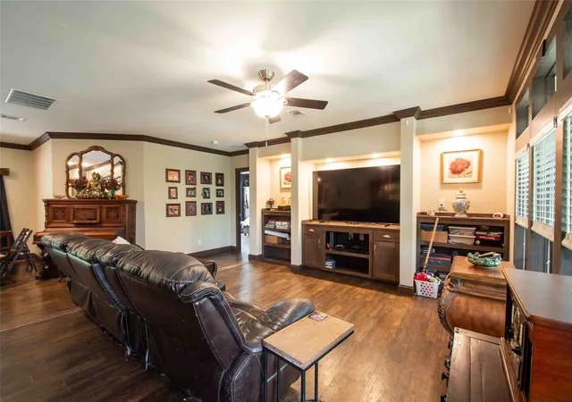 Photo 3 of Single family home for sale at 1062 Hickory Hills Dr, Murchison, TX 75778 | MLS# 21203432 | Listing updated on 2026-08-25