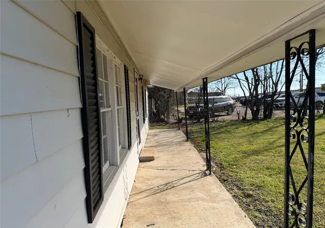 Homes for sale in Alvarado, TX | 101 Bill Jackson Dr, Alvarado, TX 76009 | MLS# 21203212