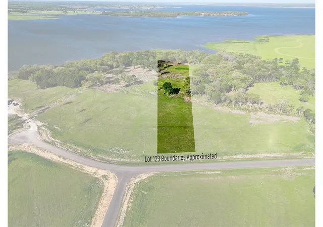 Homes for sale in Honey Grove, TX | 330 Lakewood Ln, Honey Grove, TX 75446 | MLS# 21204520