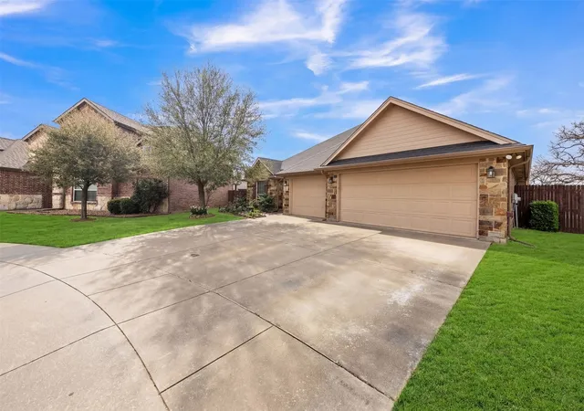 Homes for sale in Joshua, TX | 108 Lauren Ct, Joshua, TX 76058 | MLS# 21204503