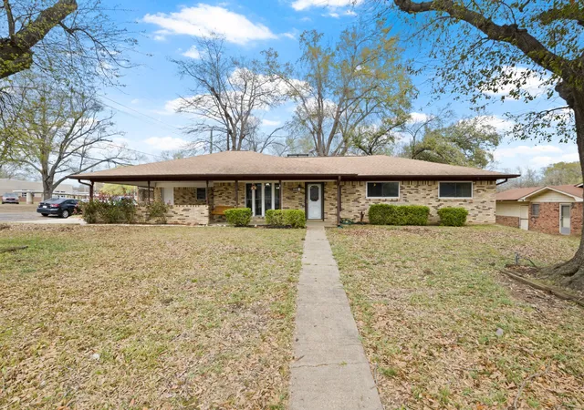 Homes for sale in Mount Pleasant, TX | 401 Hickory, Mount Pleasant, TX 75455 | MLS# 21204551