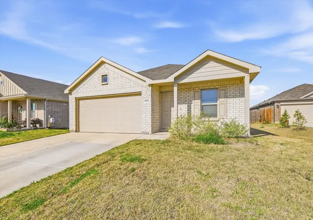 Photo 1 of Single family home for sale at 1393 Beach Dr, Azle, TX 76020 | MLS# 21204578 | Listing updated on 2026-08-31