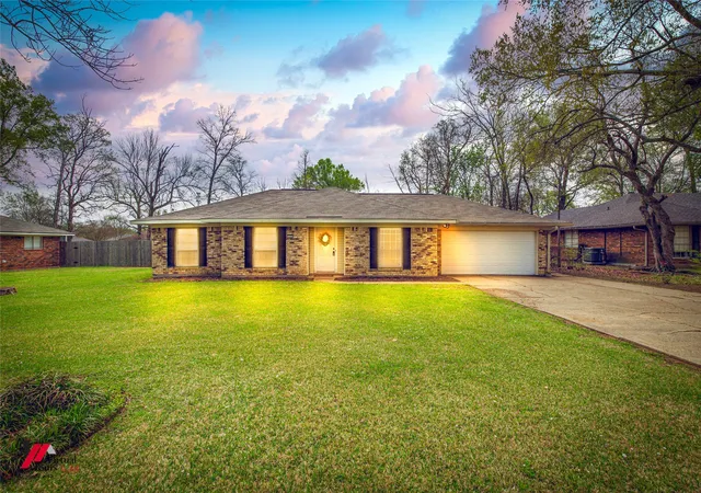 Homes for sale in Benton, LA | 113 Park Blvd, Benton, LA 71006 | MLS# 21204611