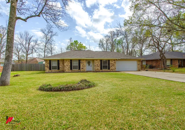 Homes for sale in Benton, LA | 113 Park Blvd, Benton, LA 71006 | MLS# 21204611