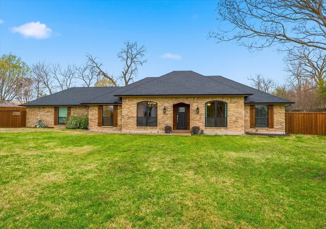 Homes for sale in Rowlett, TX | 3705 Castle Dr, Rowlett, TX 75089 | MLS# 21203987