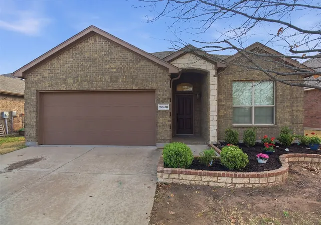 Photo 1 of Single family home for sale at 10928 Middleglen Rd, Haslet, TX 76052 | MLS# 21204885 | Listing updated on 2026-08-21