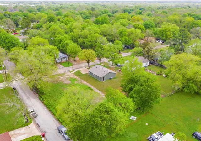22nd image of 921 W 9th St, Bonham, TX 75418 | MLS# 21204428