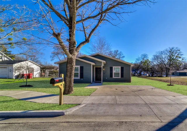 2nd image of 921 W 9th St, Bonham, TX 75418 | MLS# 21204428