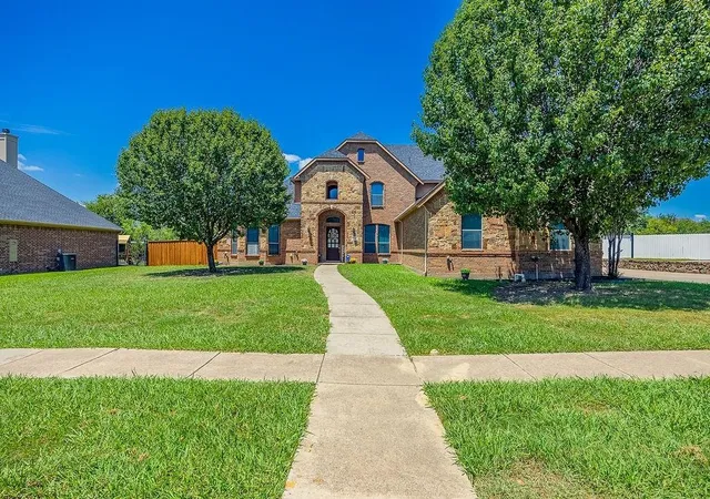 Photo 1 of Sale Pending at 1011 Parview Cir, Cedar Hill, TX 75104 | MLS# 21203156 | Listing updated on 2026-08-25