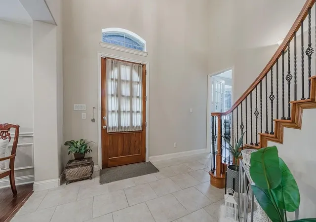 Photo 3 of Sale Pending at 1011 Parview Cir, Cedar Hill, TX 75104 | MLS# 21203156 | Listing updated on 2026-08-25
