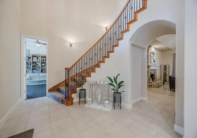 Photo 4 of Sale Pending at 1011 Parview Cir, Cedar Hill, TX 75104 | MLS# 21203156 | Listing updated on 2026-08-25