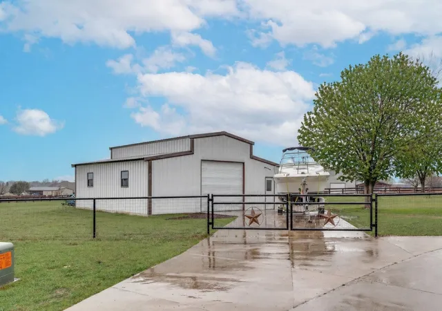 2nd image of 108 High Meadows Ct, Decatur, TX 76234 | MLS# 21203309