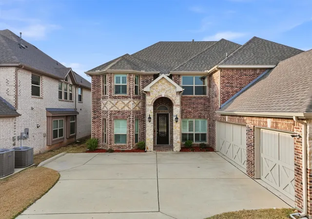 Photo 1 of Single family home for sale at 418 Crestview Dr, Midlothian, TX 76065 | MLS# 21203263 | Listing updated on 2026-08-23